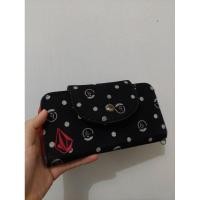 ราคา [PRELOVED] กระเป๋าสตางค์ผู้หญิง VOLCOM ดั้งเดิม (26859954067)