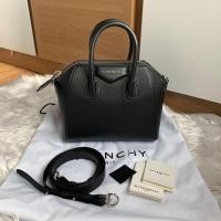 ราคา Super new‼️ Givenchy mini antigona ปี18 สีดำ ถอดสายได้ สภาพงามๆกริบ!! หนังแข็งป่องแน่นเกิน ขอบมุมไม่ถลอก (2640785812)