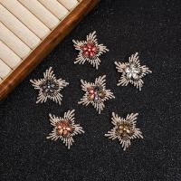 ราคา เข็มกลัดแฟชั่นสำหรับหญิง ทำจากผ้าไหมและหัวเข็มขัดโลหะผสม มีคริสตอลเพียร์ล ดีไซน์ที่เหมาะกับทุกรูปแบบการแต่งกาย Chanel Style (48053380450)