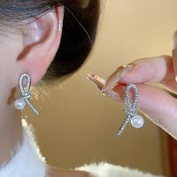 ราคา [Jewbeauty] ต่างหูBowไข่มุกตกแต่งRhineStone โทนเงิน สไตล์หรู (53802254777)