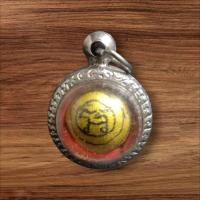 ราคา เครื่องรางของขลังลูกอม ไม่ทราบที่พร้อมเลี่ยมกรอบห้อยพกพา (56601480568)