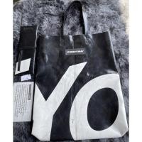 ราคา Freitag F729 EXTRA+LARGE Limited edition ผ้าใบสีดำสกรีนขาว มือ1 เล่มครบ (16365182572)