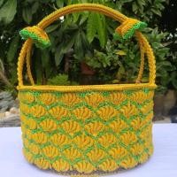 ราคา ตะกร้าถักด้วยเชือกร่มดิ้นเงิน ทรงรูปไข่ ขนาดใหญ่ ลายกล้วย สีเหลือง (7343019361)