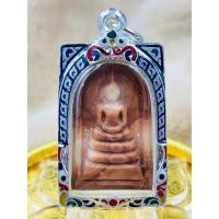 ราคา P-02-231064 พระสมเด็จวงพระจันทร์แกะสลักจากหินพระธาตุเขาสามร้อยยอดเลี่ยมกรอบเงินลงยา (10863311290)