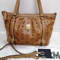 ราคา กระเป๋าmcm ของแท้​ มือ2 ทรง​shopping​ไซM ขนาด14นิ้ว สภาพสวย ​อะไหล่ทองสวย ราคา​sale​ 9,500 บาท​(เฉพาะเงินสด)​ (6022732923)