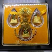 ราคา พระแก้วมรกต ชุด 3 ฤดู เนื้อโลหะเคลือบสีเขียว เครื่องทรงชุบทอง สำนักพระราชวัง สร้าง พุทธาภิเษก ณ วัดพระศรีรัตนศาสดาราม พ. (18391084345)