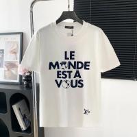 ราคา LOUIS VUITTON LV เสื้อยืดแขนสั้นสำหรับทั้งผู้ชายและผู้หญิกระดับพรีเมียม แบบรอบคอมีความเรียบง่าย สบายในการสวมใส่ ออกแบบเฉพาะสำหรับฤดูใบไม้ผลิปี 2026 (45305636022)