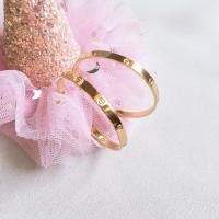 ราคา ต่างหูห่วงคาเทียร์สีทอง งานสแตนเลส (4255136138)