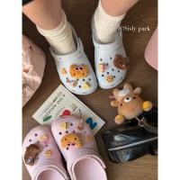 ราคา jibbitz จิ๊บบิท crocs รองเท้าหัวเข็มขัดลายดอกไม้สีดำสำหรับทุกกิจกรรม ออกแบบมาให้สามารถถอดตกแต่งได้ (55954747578)