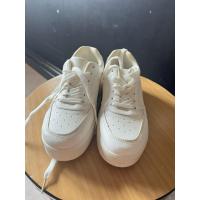 ราคา Preloved Rubi รองเท้าสีขาว 36 (23ซม.) (51252630744)