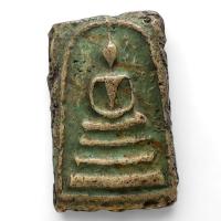 ราคา y1 C012 พระสมเด็จ หลวงพ่อโต วัดระฆัง เนื้อก้นครก สีเขียว เนื้อเก่า สวย พิมพ์ชัด ขนาด 4x3 cm. y1 (53005615079)