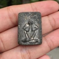 ราคา พระปิดตาหลวงปู่ทอง วัดราชโยธา กรุงเทพฯ เนื้อผงใบลาน ยุคต้นๆเนื้อแห้งย่นเก่าตามอายุ (23149541443)