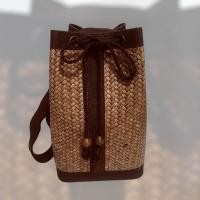 ราคา กระเป๋าสานกระจูด กระเป๋ากระจูดสาน สภาพ 98% สายปรับได้ ด้านในมีช่อง 1 ช่อง บุผ้าบางๆ (27383557766)