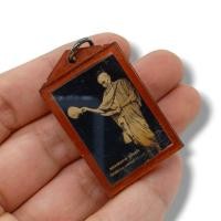 ราคา KPP[A9]รูปถ่ายหลวงพ่อกวยพระพรหมน้ำมนต์ เลี่ยมกรอบกันน้ำ ด้านหลังติดจีวรลงยันต์ รูปถ่ายรุ่นเก่าน่าเก็บสะสมบูชาเป็นสิริมงค (18580295649)