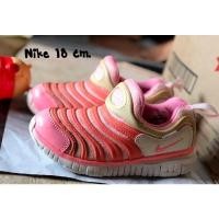 ราคา รองเท้าหนอน nike ใหม่สีสวย เด็กมือสอง (12981743875)