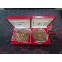 ราคา เหรียญที่ระลึกพระบรมราชาเษก และ ราชาภิเษกสมรส ครบ 50 ปี เนื้อทองแดงรมดำ ขนาด 7 เซน ปี2543 พร้อมกล่องเดิม ใบเซอร์ หายาก (23687439903)