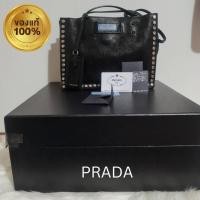 ราคา Prada กระเป๋าปราด้าแท้ มือสองรุ่นหายากงานแท้ 100%พร้อมการ์ดและถุงผ้ากับ อุปกรณ์ครบ กล่อง การ์ด ถุงกระดาษ งานหนังสีดำสวย (8015624183)