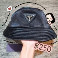 ราคา SALE ❗❗หมวกprada สีดำ ผ้านิ่ม 120฿ (3706679221)