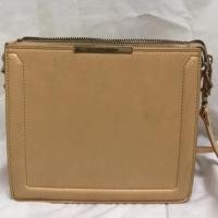 ราคา กระเป๋าสะพายข้างสีชมพู Charles & keith แท้100% ทรงกล่องสี่เหลี่ยม (5340401087)