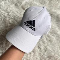ราคา หมวกแก็ป adidas สีขาว ของแท้1000% (49252912872)