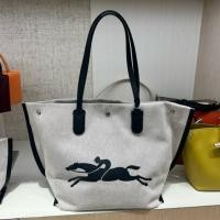 ราคา พร้อมส่ง * Longchamp Roseau Essential Tote Bag สี Ecru (24021441494)