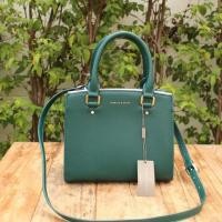 ราคา CHARLES & KEITH BASIC CITY BAG(M) (179952918)