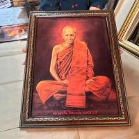 ราคา กรอบรูปภาพมงคล หลวงพ่อเดิม วัดหนองโพ เด่นเรื่อง แคล้วคลาดปลอดภัย นิยมมอบเป็นของขวัญ เมก้าปั้นดิน แนะนำ กรอบสวย ภาพคมชัด (18483820272)