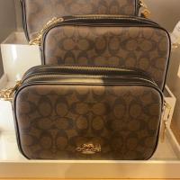 ราคา JES CROSSBODY IN SIGNATURE CANVAS (COACH F68168) (7611263306)