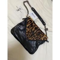 ราคา ส่งต่อ boyy slash มือสองตามสภาพ มาพร้อมถุงผ้า การ์ด (18537651540)