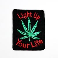 ราคา [ ตัวรีดติดเสื้อ ลาย ใบกัญชา รูปกัญชา เร็กเก ฮิปปี้ แนว เพื่อชีวิต ] Light up Ganja Patch งานปัก DIY ตัวรีด เสื้อ อาร์ม (6241279102)