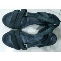 ราคา รองเท้าส้นเตารีด Crocs Leigh Wedgeแท้ 100% (1937145695)