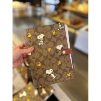 ราคา พร้อมส่ง แท้ 100% New Coach สมุดโน๊ต COACH X PEANUTS NOTEBOOK IN SIGNATURE CANVAS WITH SNOOPY WOODSTOCK PRINT CE961 (20363486733)