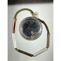 ราคา ตลับสีผึ้งสาริกาลิ้นทองพร้อมตะกรุด หลวงปู่แผ้ว ปวโร วัดกำแพงแสน รุ่นแรก* (41153246634)