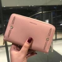 ราคา กระเป๋าสตางค์ใบกลาง แบรนด์แท้ Prettyzys สีชมพูนู้ด (2411271581)