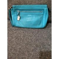 ราคา Preloved coach legacy clutch (18553372965)