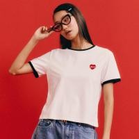 ราคา maison KEEPS | The Ringer Adore Tee | เสื้อยืด ปักโลโก้ Adore (41106359088)