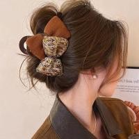 ราคา Retro Chanel Style Bow Grab Clip สำหรับผู้หญิง แบบคลิปผมขนาดใหญ่ สไตล์ย้อนยุค chic ปี 2025 (44704726431)