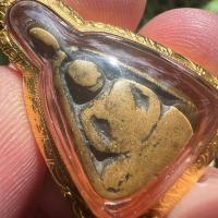 ราคา เหรียญหล่อจอบเล็กพิมพ์แข้งตรง หลวงพ่อเงิน วัดบางคลาน เลี่ยมทองคำแท้พร้อมขึ้นคอบูชา (24038580688)