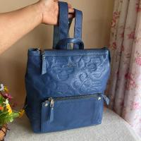 ราคา Marie Claire แท้ งานเป้หนังแท้ทั้งใบ สภาพดีสวยมาก ซับในสะอาดพร้อมใช้งาน ฐาน 10 นิ้วกว้าง 4 นิ้วสูง 12 นิ้ว 690 บาท (25041937087)