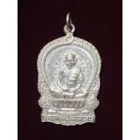ราคา หลวงปู่ทิม อิสริโก เหรียญสมเด็จ ณ ศรีราชาปี 2518 พิมพ์นั่งพาน บล็อกธรรมดา เนื้อเงิน โค้ด ท เหนือเข่าซ้ายหลวงปู่ (10485937197)