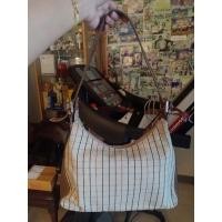 ราคา กระเป๋ามือสอง แบรนด์Daks london แท้ (18785145414)