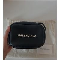 ราคา Balenciaga everyday camera bag xs ของแท้ (43823181852)
