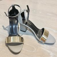 ราคา รองเท้ามือสอง สภาพใหม่ ส้นสูงสีเทา คาดอะไหล่ทอง (11341440699)