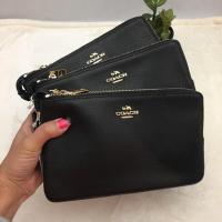 ราคา ส่งฟรีคร้าาาา กระเป๋าคล้องมือ Coach Wristlet <black> (575636751)
