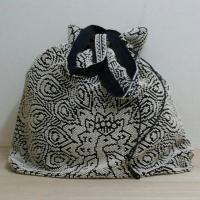 ราคา กระเป๋าปักลูกปัด Handmade สินค้าญี่ปุ่นมือสอง (834465675)