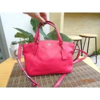 ราคา Coach รุ่นพัดมินิ สินค้ามือ1 ของแท้ % มีตำหนิป้ายหนังถลอก (23677008519)