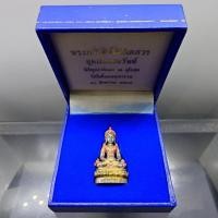 ราคา พระกริ่งอวโลกิเตศวร รุ่นอุดมโภคทรัพย์ เนื้อเงิน 99.9% ชุบ 3 กษัตริย์ วัดโพธิ์แมนคุณาราม พ.ศ.2539 พร้อมกล่องเดิม (55053595776)