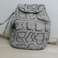 ราคา กระเป๋าเป้หนังแท้ลายหนังงู สินค้ามือสอง made in Italy (341953210)