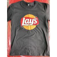 ราคา เสื้อยืดวินเทจสีดำลายโก๋แก่และเลย์ (1485306646)