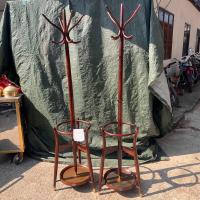 ราคา (ตัวซ้าย)Coat Hanker ราวแขวนเสื้อโค้ท หมวก ร่ม งานไม้ดัด AKITA MOKKO มือสองจากญี่ปุ่นครับ (29674929204)